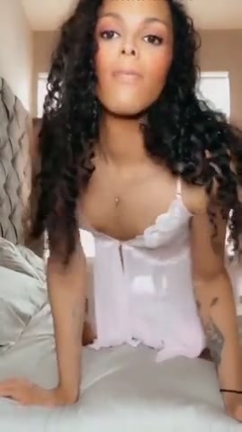 Janet Jackson's unexpectely huge wardrobe malfunction!