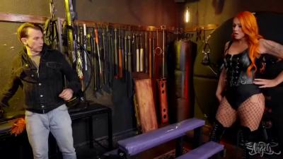 WWE's Becky Lynch is definitely THE MAN as she fucks this guy in her dungeon - Deepfades
